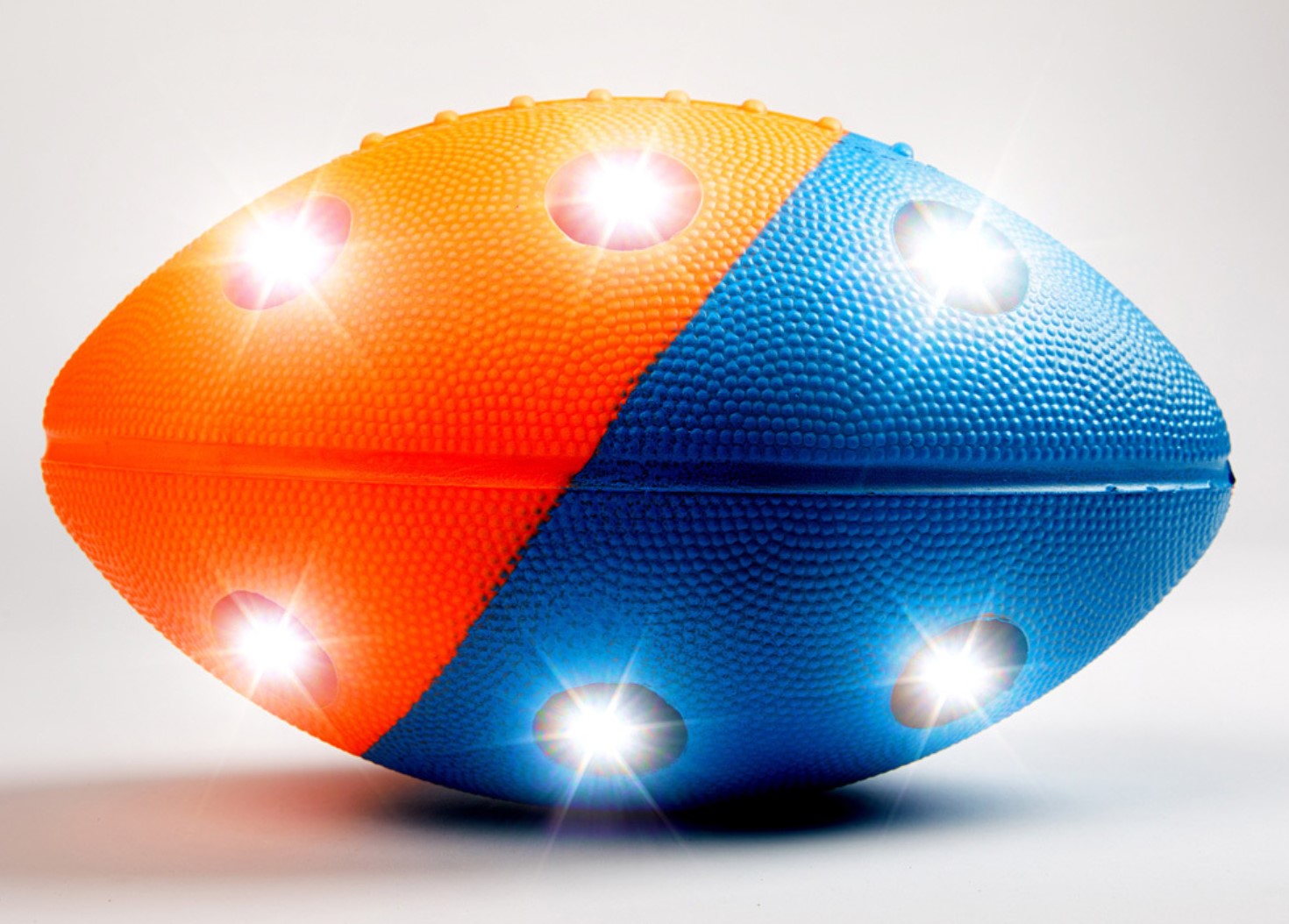 Clydo-Light up Football by Blue Orange Games