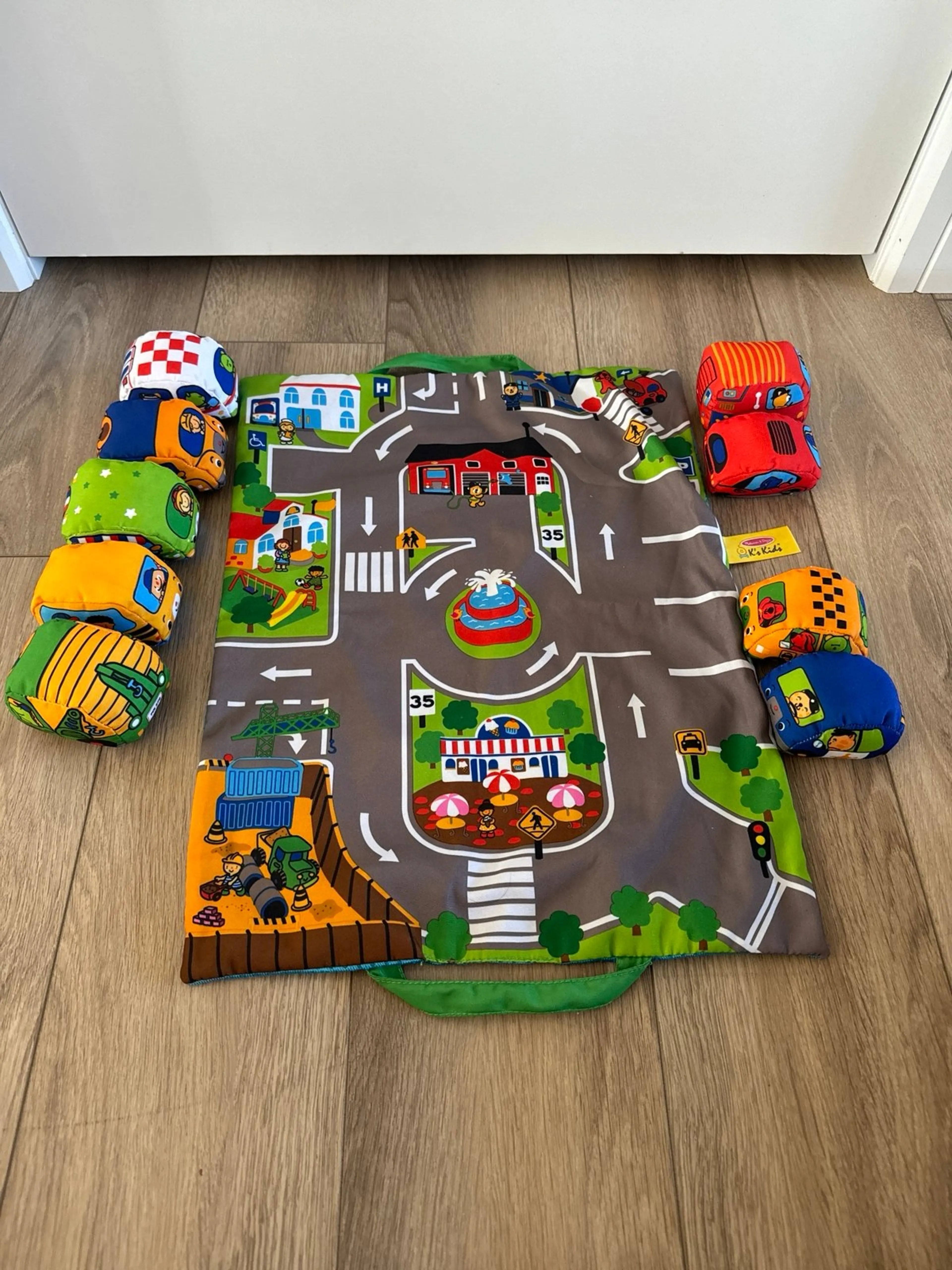 M&D - Take-Along - Vehicle - Town Play Mat